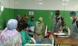 Nurjahan Begum visits Milestone crash victims at Dhaka Combined Military Hospital.webp