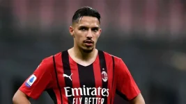Bennacer torn between Saudi riches and Marseille return from Milan.webp