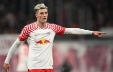 Newcastle moves to hijack Man United's Sesko transfer plans.webp