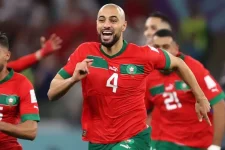 Mourinho obstructs Amrabat's Juventus move from Fenerbahçe.webp