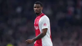 Chelsea lands Ajax defender Jorell Hato for €40 million.webp