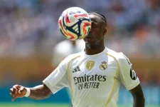 Vinicius risks Ramos's fate in Real Madrid contract dispute.webp