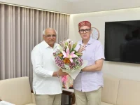 Omar Abdullah visits Gujarat, seeks revival of Kashmir tourism after Pahalgam attack.webp