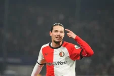 Van Persie secures Anis Hajj Moussa for Feyenoord.webp