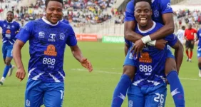Unbeaten Wanderers face Bullets in Malawi's second half title race.webp