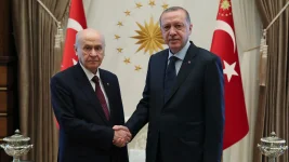 Bahçeli's power-sharing proposal fuels debate on Kurdish and Alevi roles in Türkiye.webp