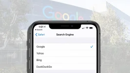 Apple risks losing Google's $20 billion payout after antitrust ruling.webp
