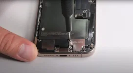 iPhone 17 Pro leak reveals market-specific battery designs with metal enclosure.webp