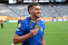 Chelsea offloads Mark Gioia to Sunderland after signing Delap.webp