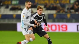 Ittihad Al-Samah targets free agent Algerian Victor Lakhil.webp