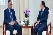Iqbal and Lu Hao align on new economic path for Pakistan.webp