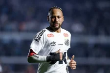 Juventus is weighing a calculated bid for Santos superstar Neymar.webp