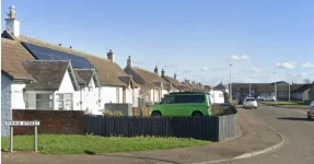 Five charged after Fife mob of 100 pelts police with stones.webp