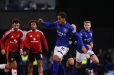 Toulouse FC circles Ipswich Town's striker Ali Al-Hamadi.webp