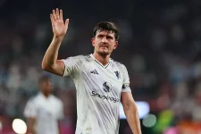 Man United rejects 5 bids, keeps £190k a week Harry Maguire.webp
