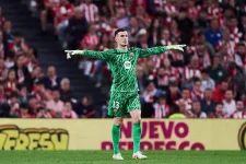 Iñaki Peña faces a Barcelona contract twist as Juan García's registration hits a snag.webp