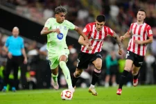 Athletic Bilbao fined 9000 euros for abusive chants against Barcelona at San Mames.webp