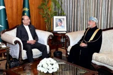 Zardari, Alkharusi seek deeper Pakistan-Omani trade and tech ties in Islamabad.webp