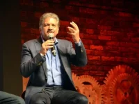 Anand Mahindra urges India to seize the tariff war as a chance for bold reforms.webp