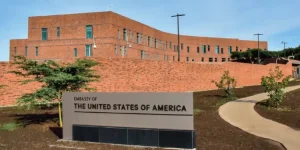United States halts Zimbabwe visa services over defiance.webp