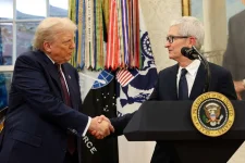 Trump concedes US made iPhones are a fantasy, praises Cook instead.webp