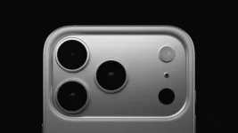 Apple admits you're holding it wrong, moves iPhone 17 Pro antenna.webp