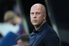 Liverpool's Arne Slot admits they must sell players to buy them.webp