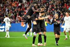 Grimaldo bags two free kicks as nine-man Leverkusen sink Frankfurt 3-1.webp
