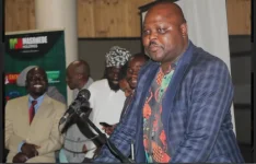 State media's Maponga keeps control of Zimbabwe's journalist union.webp
