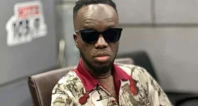 Akwaboah fumes on Hitz FM in Accra as Video of the Year snubs pile up.webp