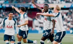 Tottenham rout as Sarr, Bergwijn sink ten-man West Ham in London.webp