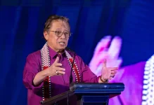 Abang Johari rips the Tebedu Entikong trade gate with Prabowo in Sarawak.webp