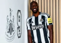 Yuan Wissa faces a four-week layoff with a knee injury after Congo duty as Eddie Howe's new s...webp