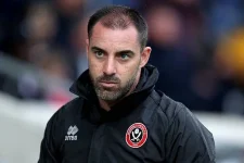Sheffield United dumps Robin Silis after winless streak as Chris Wilder eyes return.webp