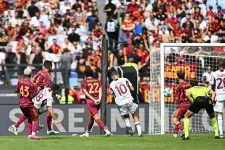 Torino edges Roma at Olimpico with Simeoni's strike as Mourinho's side blanks in Serie A.webp