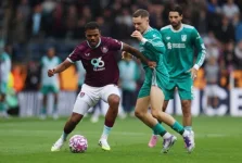 Liverpool snatches a late win at Turf Moor as Salah seals a penalty against a ten-man Burnley.webp