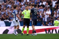Real Madrid fights to overturn Haussen's red card after VAR blunder against Real Sociedad.webp