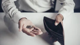 Poll shows St Petersburg and Moscow escape cash crunch as Russians struggle to get by.webp
