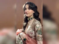 Elli AvrRam ditches Pilates for heavy weights and zen mornings.webp