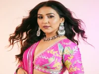 Neeti Mohan drops Jhamkudi Re Jhamkudi with Varun Jain for Navratri.webp