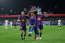 Barça destroys Valencia 6-0 as Raphinha and Lewa run riot.webp