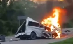 Sixteen dead as van erupts in fiery crash near Calkiní, Mexico.webp