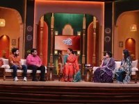 Juhi Parmar breaks down over Pahalgam attack stories on Zee show.webp