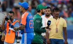 India skip handshake with Pakistan after Asia Cup win in Dubai.webp