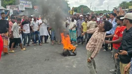 Agitators attack police, government buildings in Bhanga.webp
