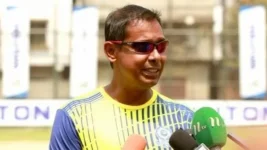 Bangladesh's Monjurul gets award from Kirsten's CoachED.webp
