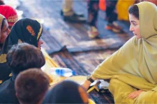 Maryam Nawaz visits Alipur, shares a meal and gifts with flood victims.webp