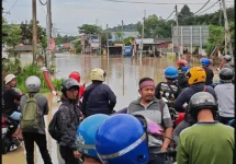 Flash floods hit Hulu Langat as Taman Sri Nanding and Dusun Tua were inundated.webp