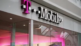 Apple and T-Mobile are fixing the iPhone 17 trade-in bug.webp