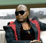 Obi gave Charly Boy a Ghana Must Go bag of fruits.webp